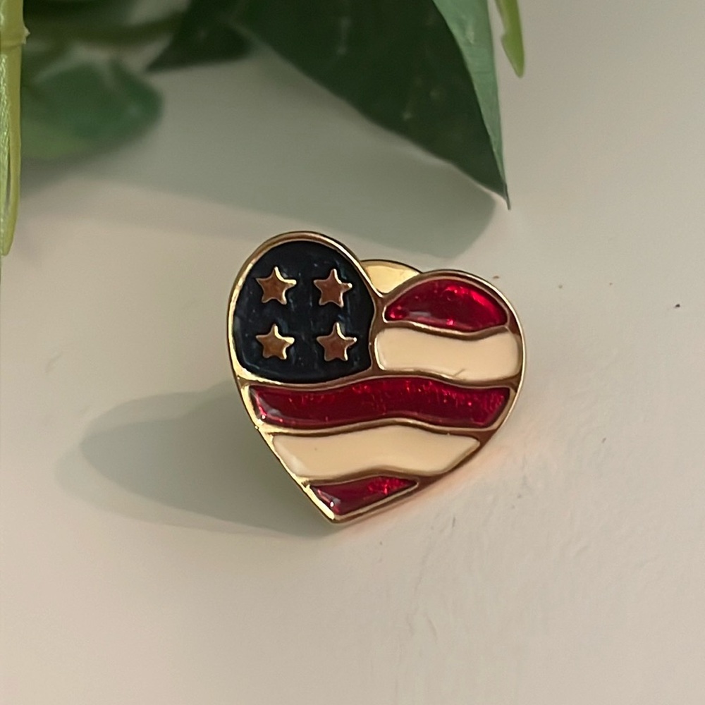 Vintage Avon Heart USA Flag Enameled Pin!